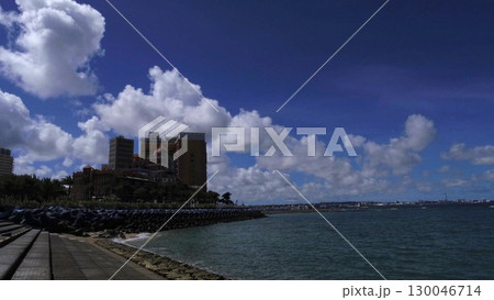 沖縄県北谷町美浜 デポアイランドと青い空 沖縄県北谷町美浜 デポアイランドと青い空 130046714