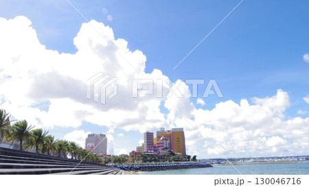 沖縄県北谷町美浜　デポアイランドと青い空 130046716