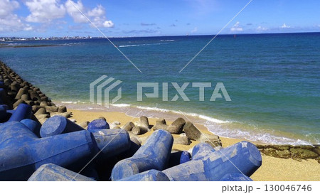 沖縄県北谷町美浜 デポアイランドと青い空 沖縄県北谷町美浜 デポアイランドと青い空 130046746