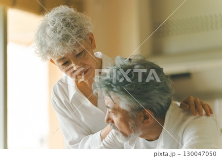 介護疲れ 130047050