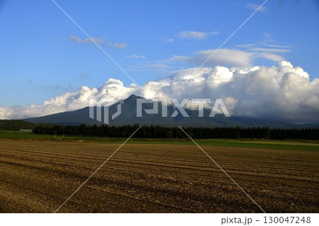 9月の斜里岳景観 9月の斜里岳景観 130047248