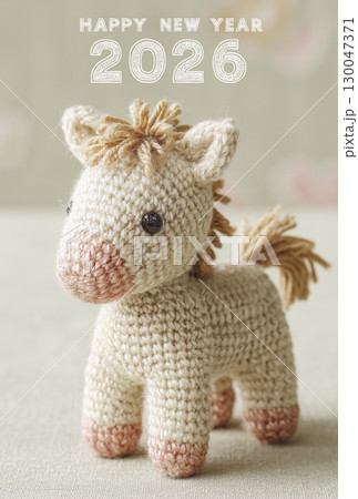 2026年 午年の年賀状デザイン(ハガキ比率) 2026年 午年の年賀状デザイン(ハガキ比率) 130047371