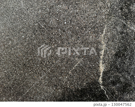 ひび割れたコンクリートの背景 ひび割れたコンクリートの背景 130047562