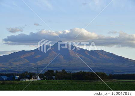 10月の斜里岳景観 130047815