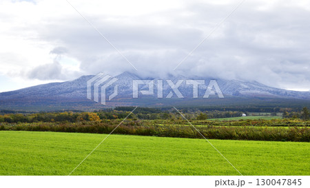 10月の斜里岳景観 10月の斜里岳景観 130047845
