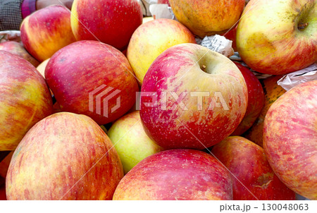 Fresh Red and Yellow Apples at Indian Fruit Market 130048063