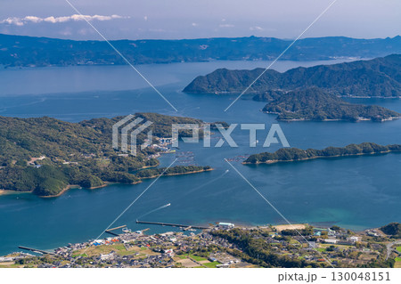 《熊本県》倉岳山山頂からのぞむ御所浦の島々 《熊本県》倉岳山山頂からのぞむ御所浦の島々 130048151