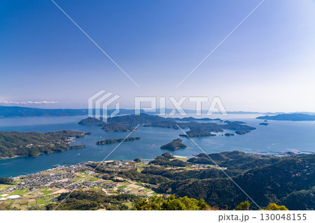 《熊本県》倉岳山山頂からのぞむ御所浦の島々 130048155