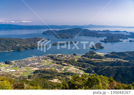 《熊本県》倉岳山山頂からのぞむ御所浦の島々 《熊本県》倉岳山山頂からのぞむ御所浦の島々 130048167