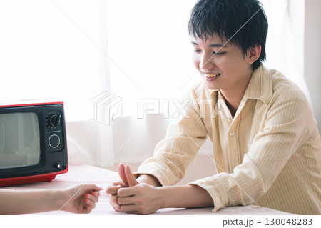 若い男性 130048283