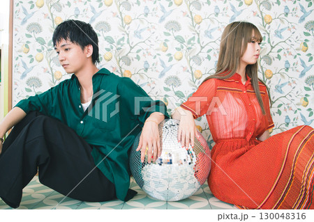 若い男女 若い男女 130048316