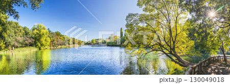 初秋の「井の頭公園」のパノラマ風景【東京都・武蔵野市－三鷹市】 130049018