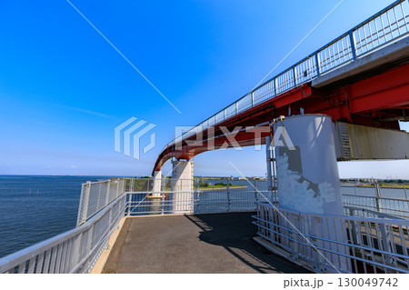 千葉県 木更津市 鳥居崎海浜公園にある中の島大橋 千葉県 木更津市 鳥居崎海浜公園にある中の島大橋 130049742