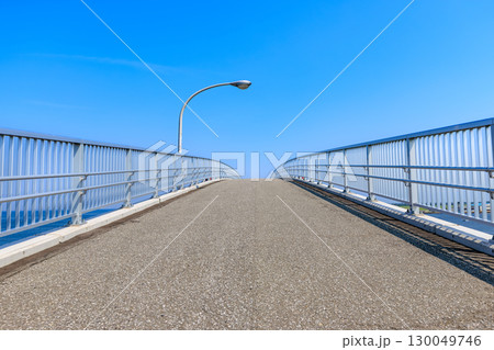 千葉県　木更津市　鳥居崎海浜公園にある中の島大橋 130049746