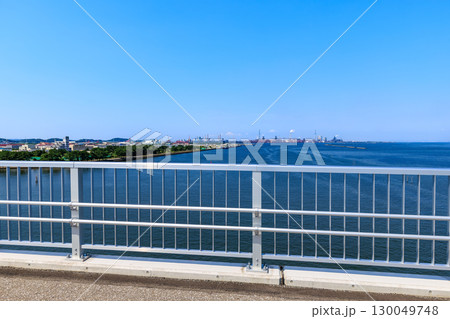 千葉県　木更津市　鳥居崎海浜公園にある中の島大橋 130049748