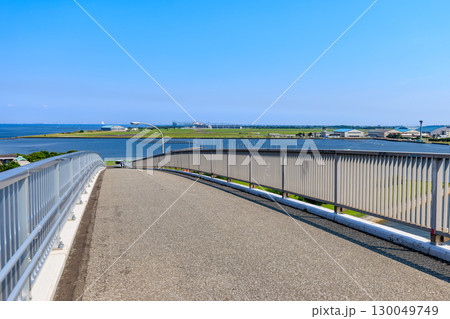 千葉県　木更津市　鳥居崎海浜公園にある中の島大橋 130049749
