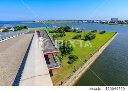千葉県　木更津市　鳥居崎海浜公園にある中の島大橋 130049750