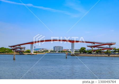 千葉県　木更津市　鳥居崎海浜公園にある中の島大橋 130049764
