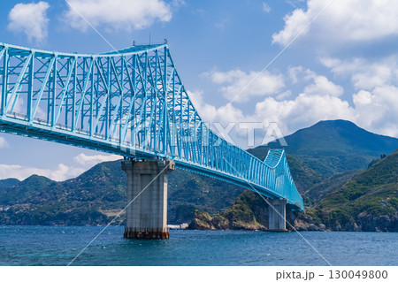 《長崎県》生月大橋をのぞむ海岸線 130049800