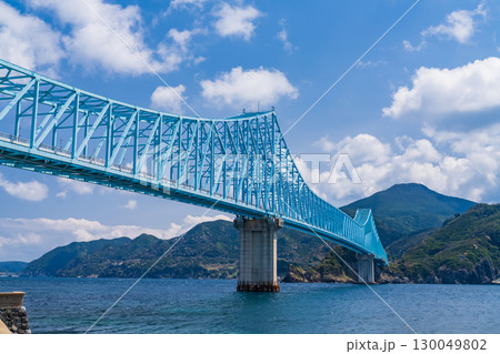 《長崎県》生月大橋をのぞむ海岸線 130049802