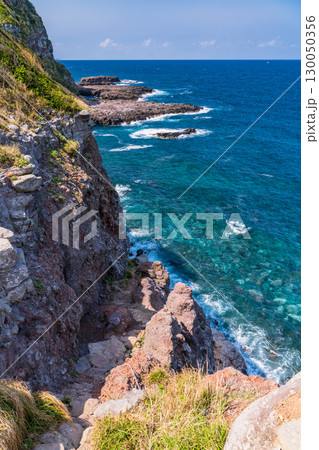 《長崎県》生月島の断崖と海岸線 130050356