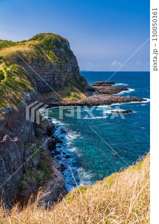 《長崎県》生月島の断崖と海岸線 130050361