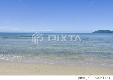 真夏の海岸の砂浜 真夏の海岸の砂浜 130051524