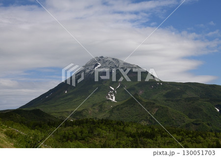 知床峠から見た羅臼岳山頂 130051703