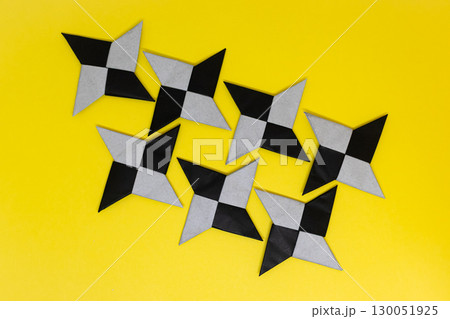 カラフルな手裏剣の折り紙 カラフルな手裏剣の折り紙 130051925