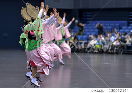 本場徳島阿波踊り　有名連の女踊り 130052144