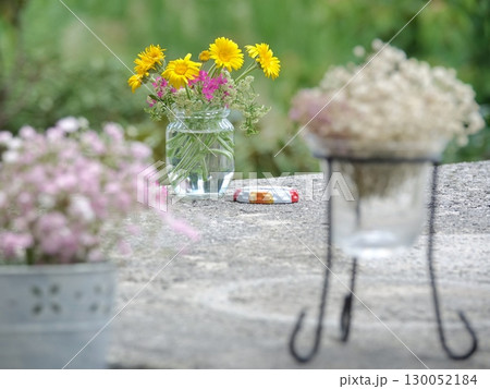 かすみ草ときんせんか かすみ草ときんせんか 130052184