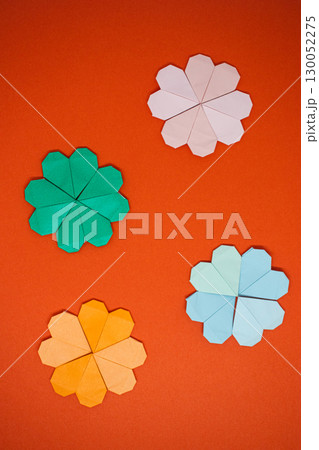 カラフルな折り紙の背景 130052275