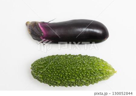 ニガウリと茄子の素材写真 130052844