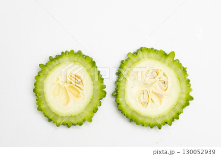 スライスしたニガウリの素材写真 スライスしたニガウリの素材写真 130052939