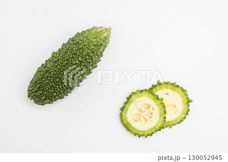 スライスしたニガウリの素材写真 スライスしたニガウリの素材写真 130052945