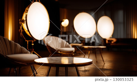 スタジオ撮影、丸い照明とテーブル 130053325