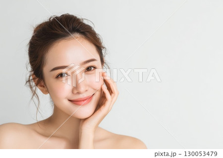 笑顔の美肌女性 130053479