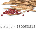 収穫した赤い小豆 130053818