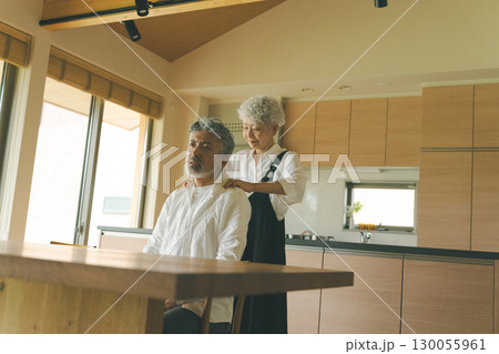 老後の老夫婦 130055961