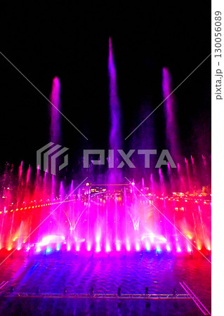 富岩運河環水公園 サマーファウンテン 噴水ショー 富岩運河環水公園 サマーファウンテン 噴水ショー 130056089