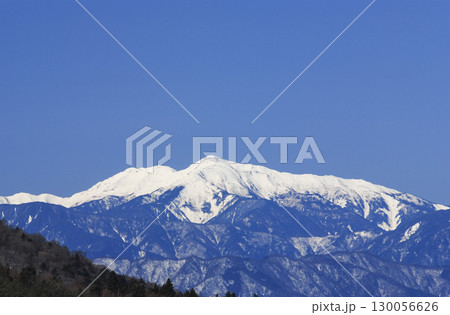 山梨県ふじてんスノーリゾートから望む仙丈ヶ岳 山梨県ふじてんスノーリゾートから望む仙丈ヶ岳 130056626