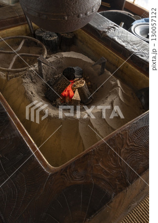 火鉢 130057122