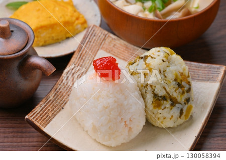 おにぎり（紅子と高菜）定食。味噌汁とだし巻き玉子。 130058394