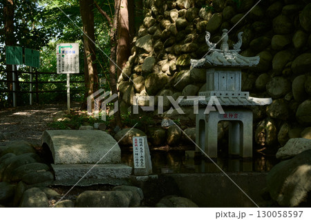 蓬莱橋右岸の散策路にある龍神宮の石像 130058597