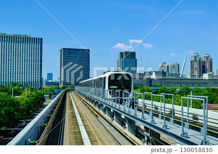 東京都　新交通ゆりかもめ　車窓からお台場青海地区付近 130058830