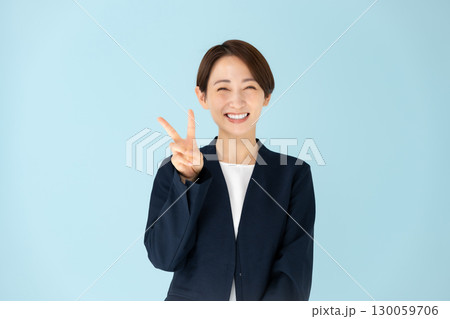 女性 ビジネス ポートレート ピース 女性 ビジネス ポートレート ピース 130059706