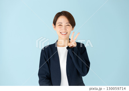女性 ビジネス ポートレート ピース 女性 ビジネス ポートレート ピース 130059714