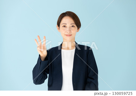 女性　ビジネス　ポートレート　3 130059725
