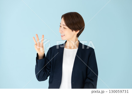 女性　ビジネス　ポートレート　3 130059731