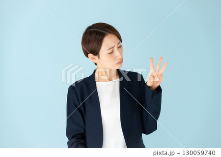 女性　ビジネス　ポートレート　3 130059740